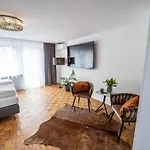 City Wohnung FN L 5 KLIMATISIERT mit Balkon und Küche