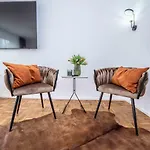 City Wohnung FN L 5 KLIMATISIERT mit Balkon und Küche