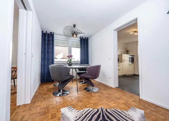 City Wohnung FN L 5 KLIMATISIERT mit Balkon und Küche